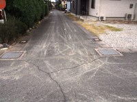 祭り屋台の車輪の跡