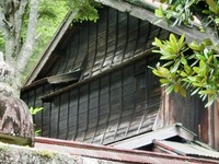旧栗田家住宅のカーブする下見張りの外壁