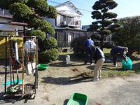 3月9日は、旧津倉家の庭の草取り