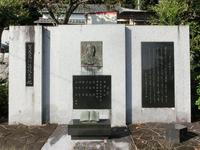 「賀茂真淵翁顕彰碑」