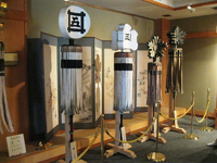 奉納されている古い纏の数々