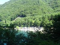 湖岸のテント