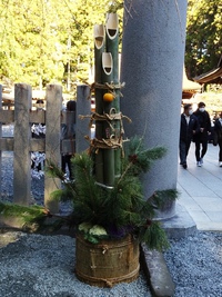 小國神社の門松