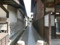 なまこ壁の路地