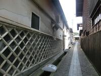 なまこ壁の路地