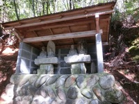 「松山公園」の石仏群