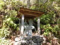 「松山公園」の石仏群