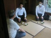 お茶をいただく草地市長