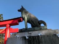 霊犬悉平太郎像