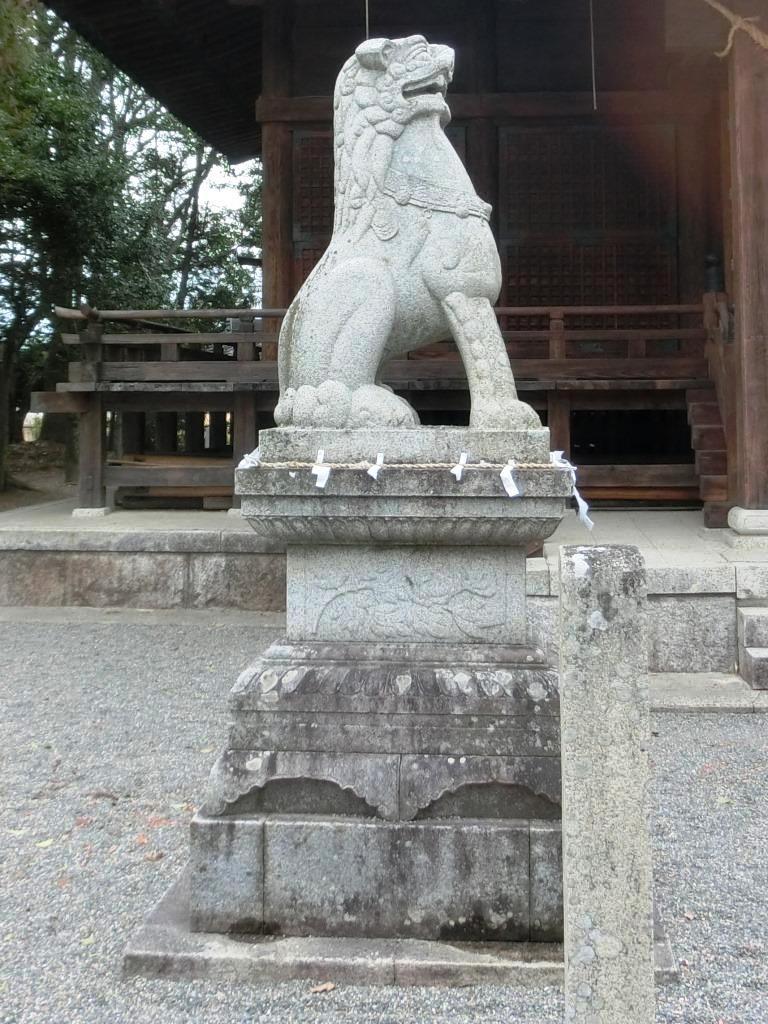 有玉神社を訪ねる②―向かい合う阿形の狛犬 l 自然と歴史の中を歩く！