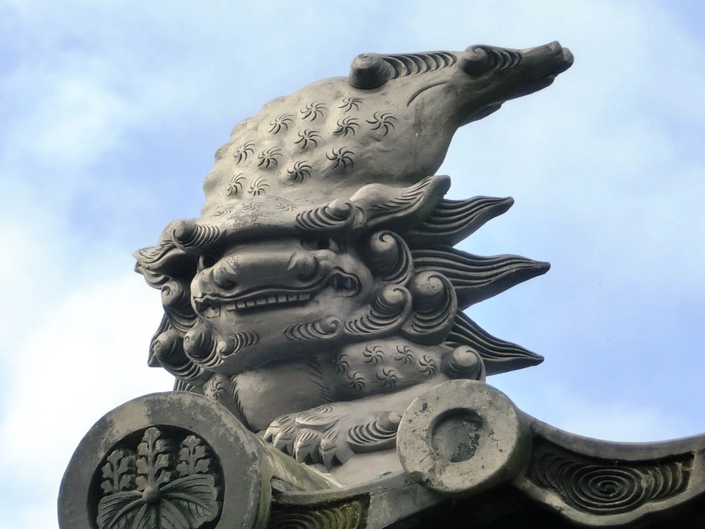 磐田市竜洋中島・蓮覚寺山門③―飾り瓦 l 自然と歴史の中を歩く！