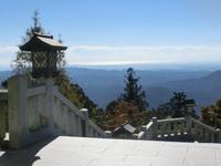 秋葉神社上社の拝殿前からの風景