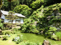満光寺の庭園