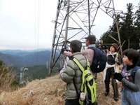 送電線鉄塔の休憩所
