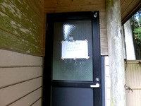 「トイレ故障のため使用中止」の貼り紙