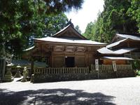 山住神社の本殿と拝殿