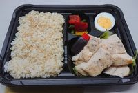 健康弁当『マッチョ飯』。食は健康の第一歩ということで試食しました。