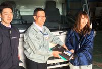 『納車式』を行いました。藤枝営業所に配置する3トン積みのドライバン車です。