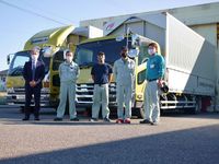 4トントラックの廃車式を行いました。自動車部品を運んだ5年選手、10年選手の2台です。