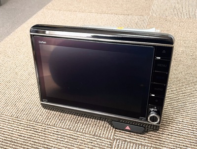 HONDA N-BOX に純正8インチモデルを ♪