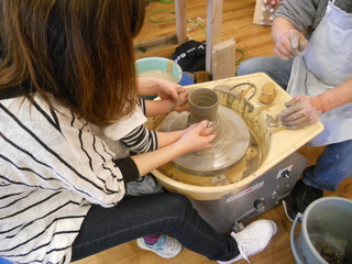 人気の陶芸体験(＾＾)