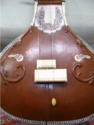 インドの楽器「シタール」