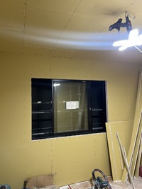 石膏ボード貼り中
