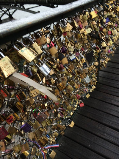 セーヌ川 Love padlocks