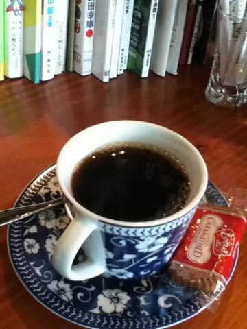 近所の古本屋「八月の鯨」