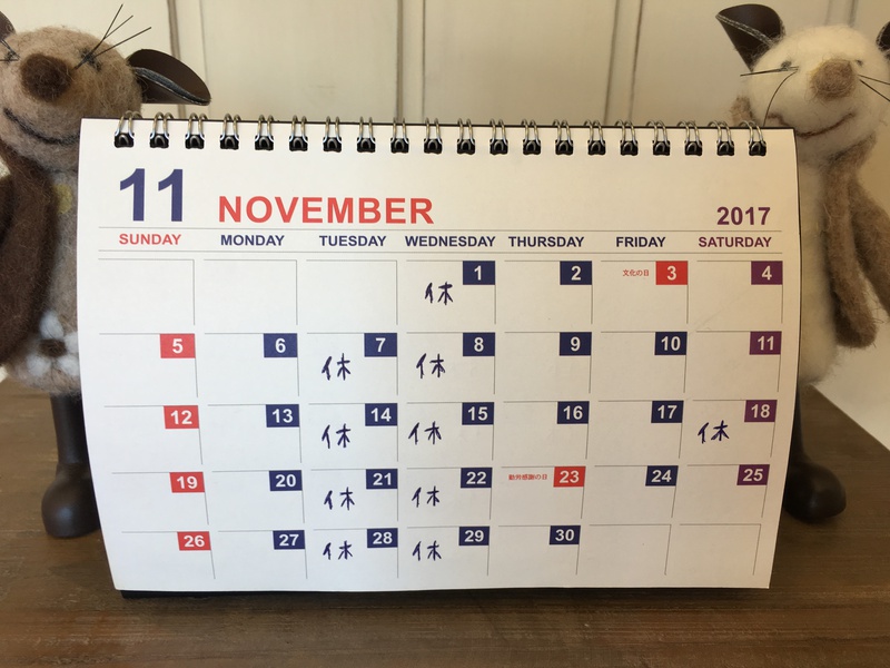 バラのアイシングクッキーと11月のカレンダー