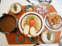 パスタ、カレー、トンカツのセット