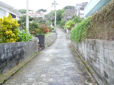 石畳道を上って首里駅へ 55