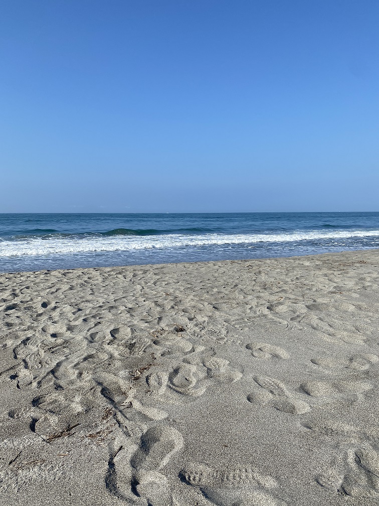 今日は早起きして子供と海で砂浜練習をしてきました !