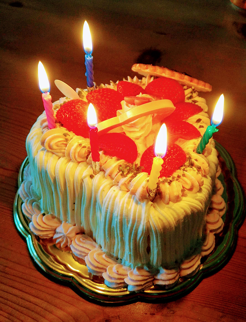 あさちゃんの誕生日ケーキ。みによん最高！