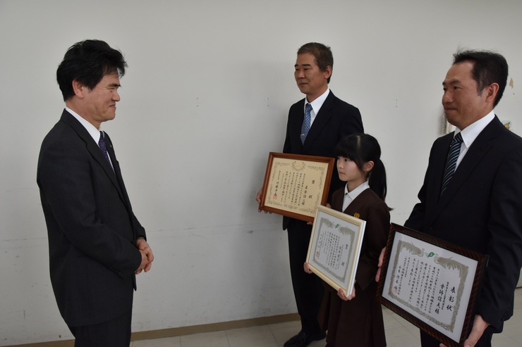 静岡県子ども会連合会大会で表彰を受けた３名が、教育長に受賞報告をしました！