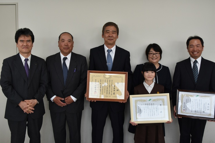 静岡県子ども会連合会大会で表彰を受けた３名が、教育長に受賞報告をしました！