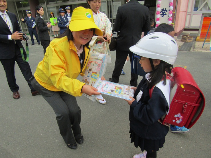 入学・入園おめでとうございます！新入学児童へ交通安全キャンペーンを実施しました！