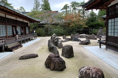 感激の高野山