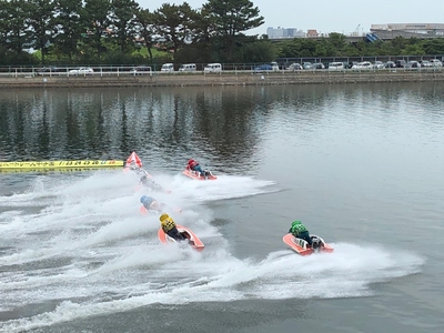 湖上の格闘技