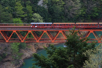 絶景『湖上駅』と電車