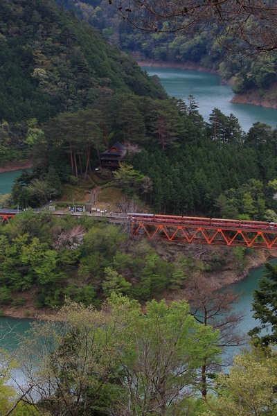 絶景『湖上駅』と電車