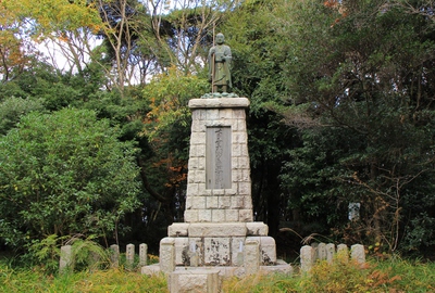 紅葉≪油山寺三重塔≫