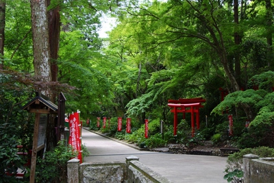 油山寺の境内