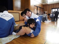 入野中学校・・・ふれあい体験（写真）