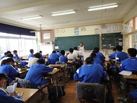 南陽中学校・・・ふれあい体験（写真）
