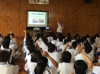 南陽中学校・・・ふれあい体験（写真）