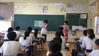 南陽中学校・・・ふれあい体験（写真）