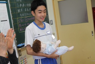 南陽中学校・・・ふれあい体験（写真）
