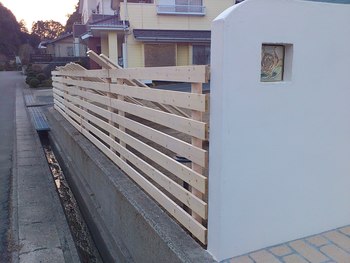 フェンス製作中