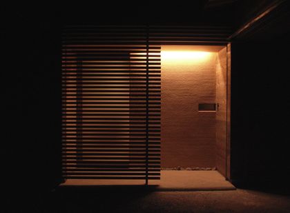 夜の玄関